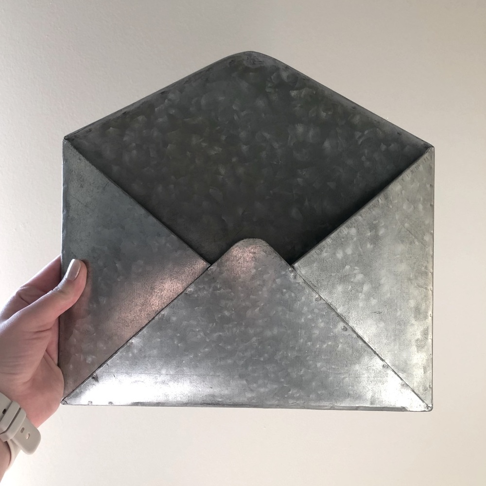 Tin mail holder
